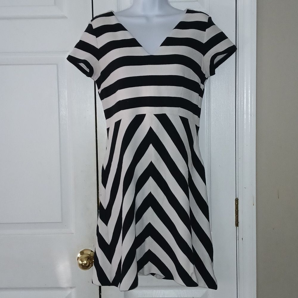 Ann Taylor Petite black white striped v-neck mini short sleeve dress Sz 8P